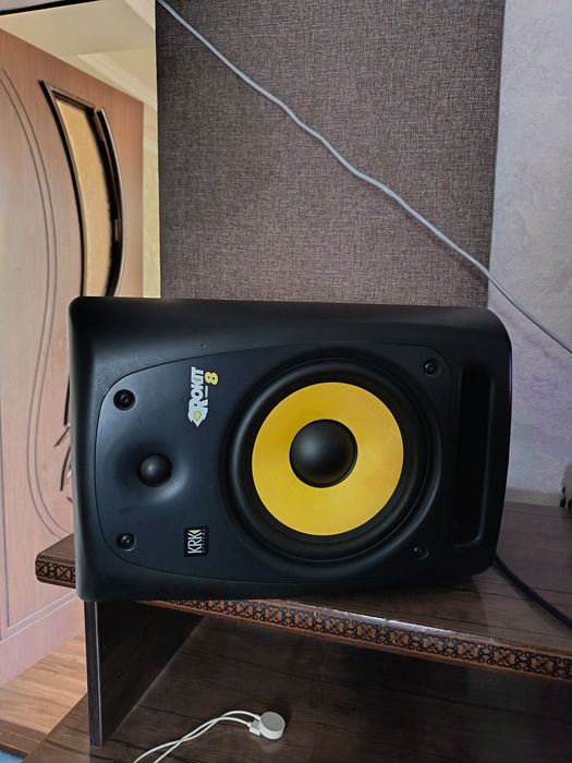 KRK Rotik8 G3 srochniy sotiladi!