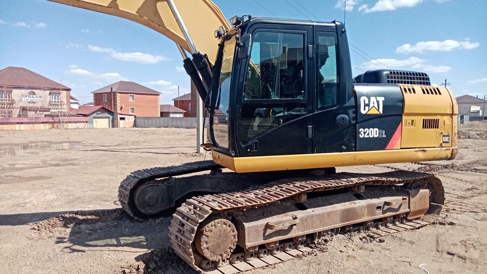 Готовы к работе экскаваторы и бульдозер, техника сат