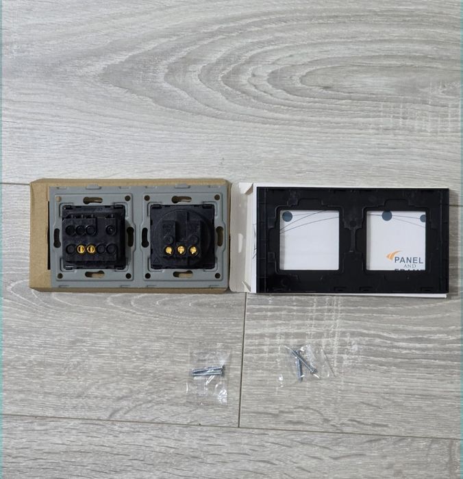 Priză Schuko + întrerupător sticlă – 1 slot, 1 cale – negru