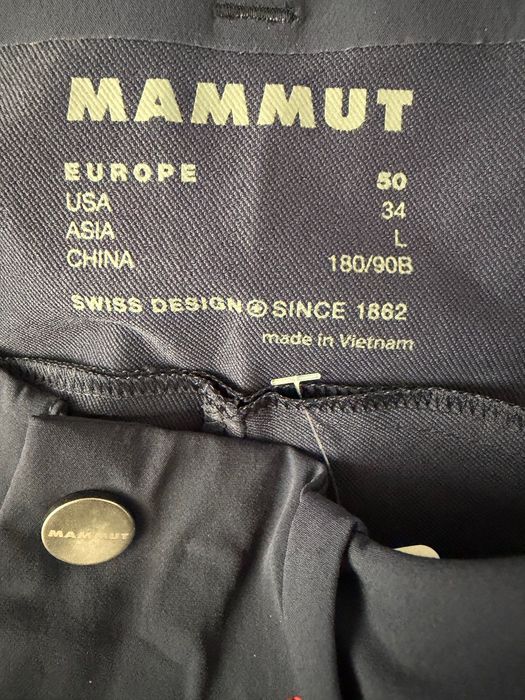 Pantaloni Mammut noi marimea 50