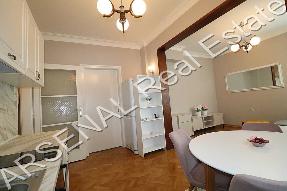 Тристаен апартамент под наем, Център