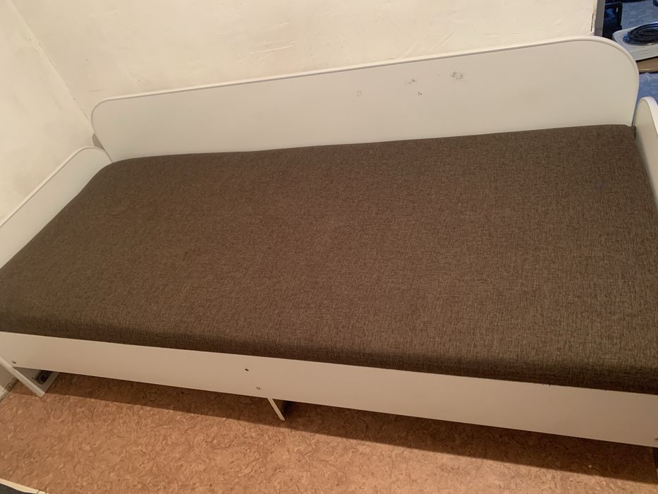 Продам кровати 2000т срочна