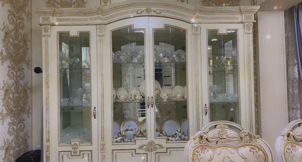 Комплект: Большой стол, 12 стул, Комод, Горка (КИТАЙ ФАБРИЧНЫЙ)