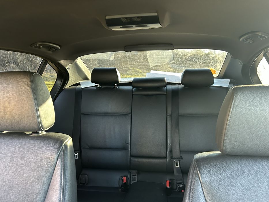 Vand BMW Seria 3 E90 pret 5000 euro negociabil !!