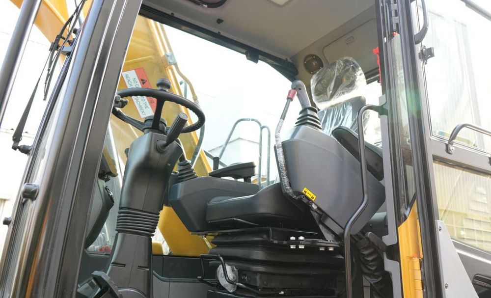 Колесный Экскаватор LOVOL FW160F