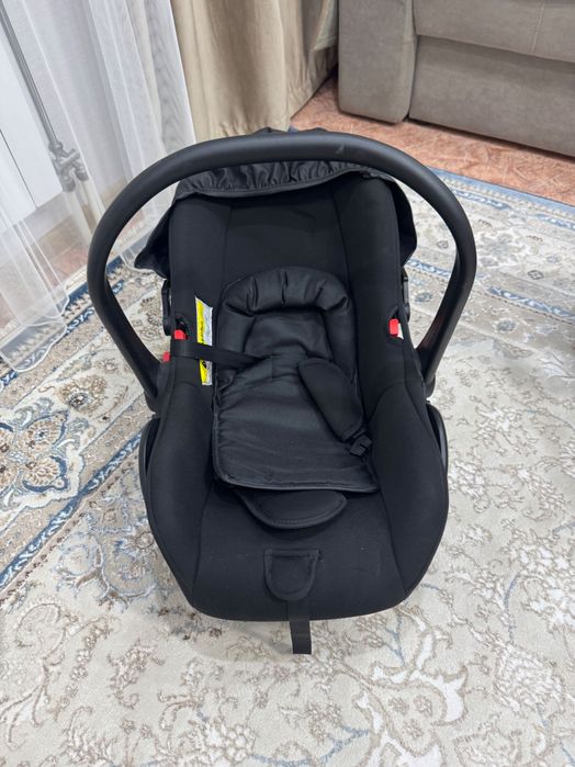 Продам коляску универсальную 3 в 1