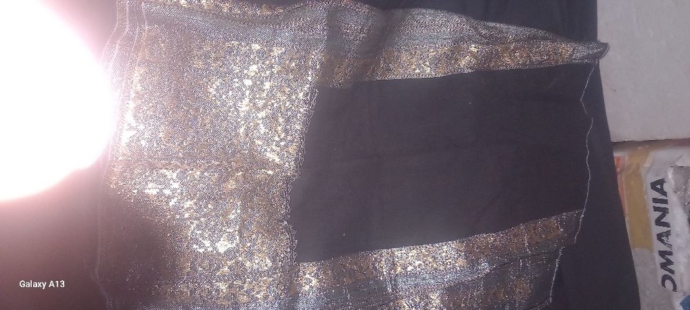 Costum national din paiete și mărgele