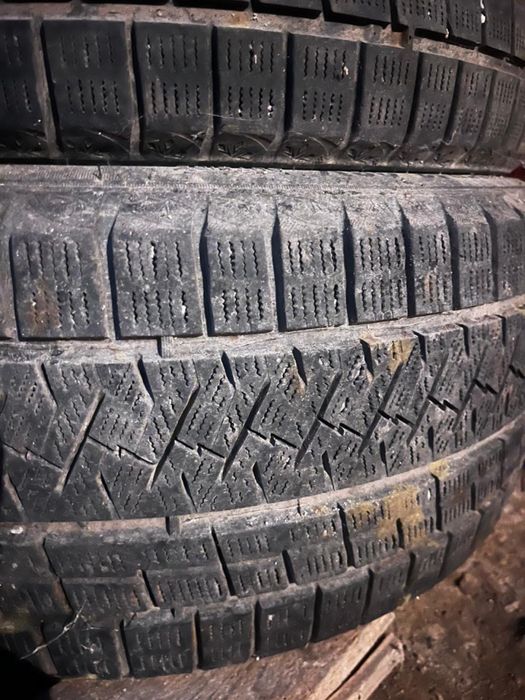 Продам Резину 235/45R18