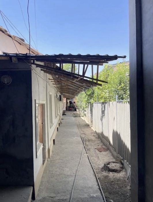Yashnobodda hovli sotiladi 2.5 sotix 3 xona kadastr bor