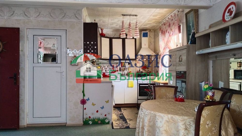 Двуетажна къща с парцел от 870 кв м В С. Вресово, Общ. Руен, обл. Бургас, България,