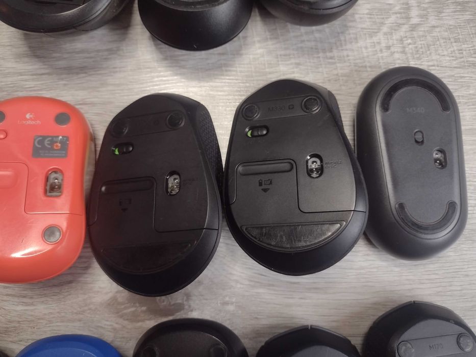 Лот 12 броя безжични мишки Logitech