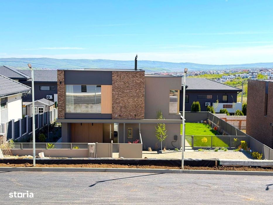 Vila de LUX, design Ultramodern, 200 mp, 5 camere,3 bai, platou Galata