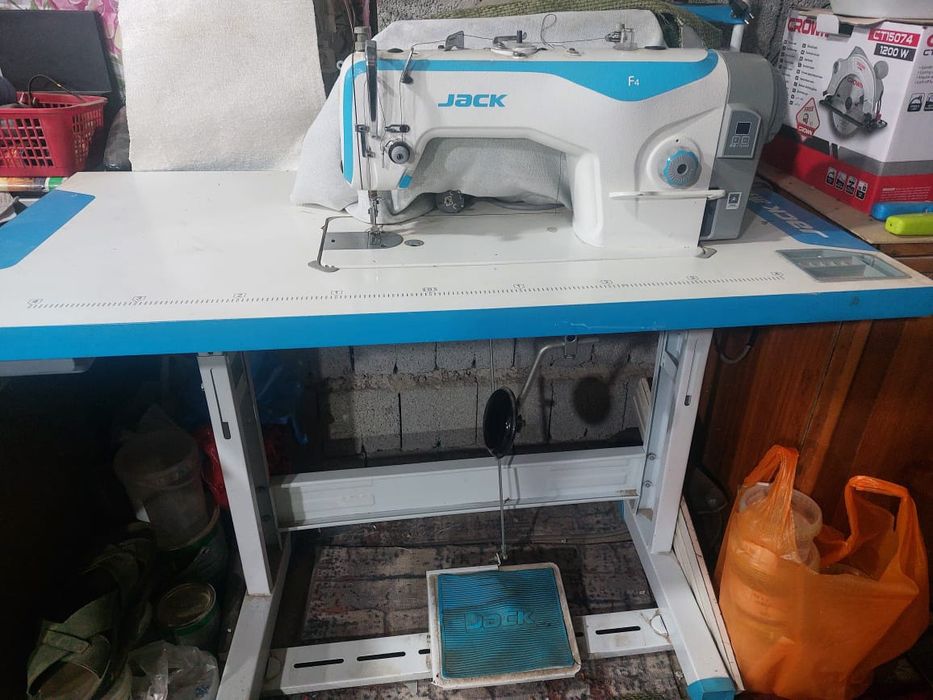 Швейная машина.  JACK