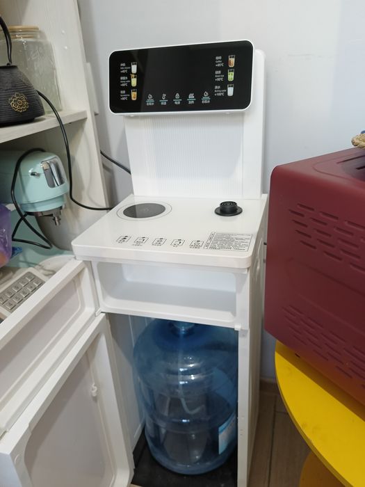 Кулер для воды холодной и горячей