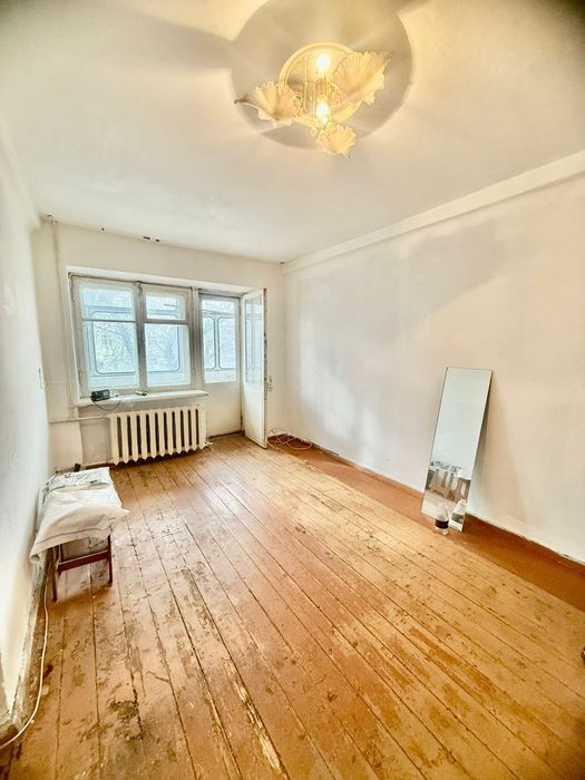 Продам 1 ку с балконом Назарбаева 38