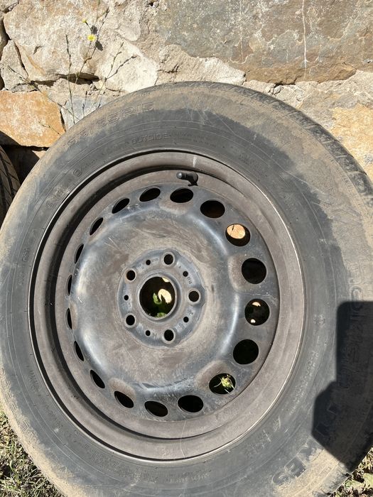 Гуми с джанти Nokian