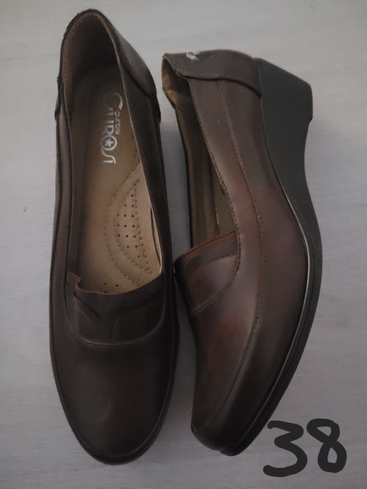 Vând pantofi dama 35lei bucata ,noi
