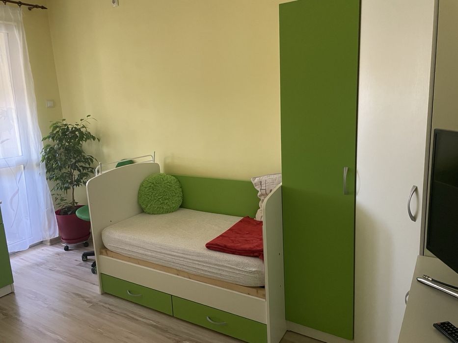 Продавам обзавеждане за детска стая