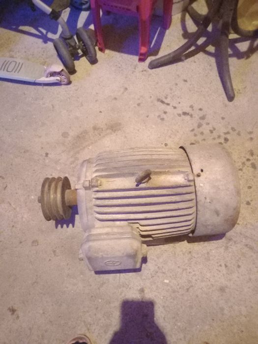 Vând motoare trifazice 11kw și 7.5 kw 3000 rpm județul Prahova