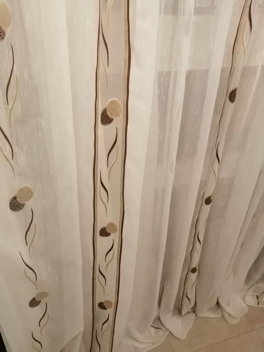 Perdea 5,7m / 2,45 m cu 55 călăreți, crem cu model maro bej și auriu,