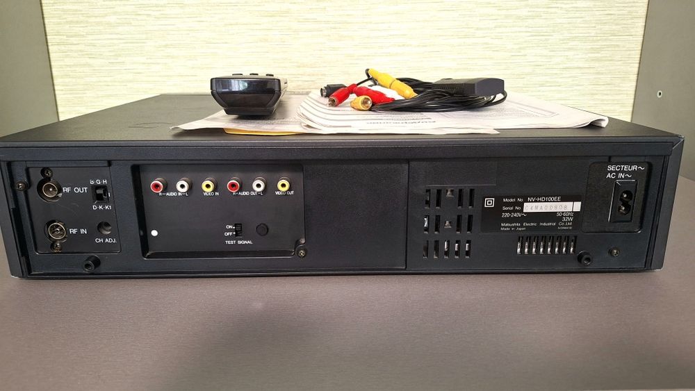 Видеомагнитофон Panasonic NV-HD100EE Hi-Fi Stereo