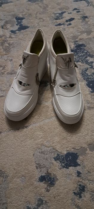 Продам обувь женскую