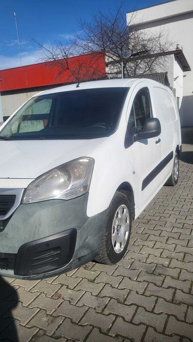 Vând Peugeot partner