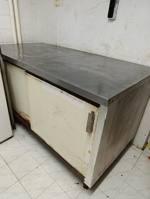 Разпродажба на обзавеждане за заведение