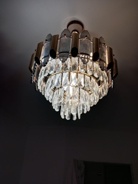 Продаю Люстру  срочно