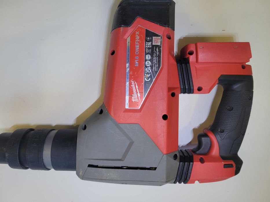 Перфоратори DeWALT DCH и Milwaukee M18 ONEFHPX и ъглошлайф DeWALT DCG405