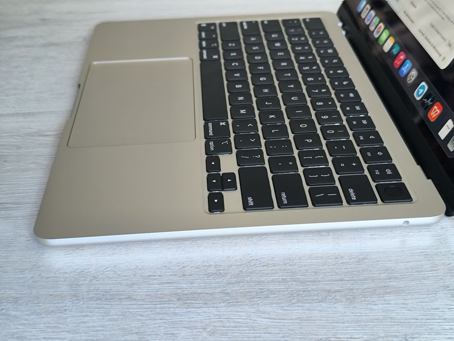 MacBook Air M2 16/256GB