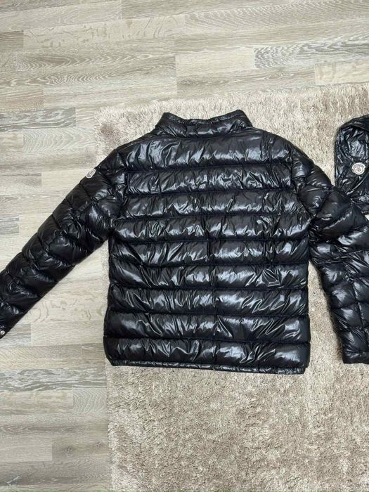 Яке Moncler L размер