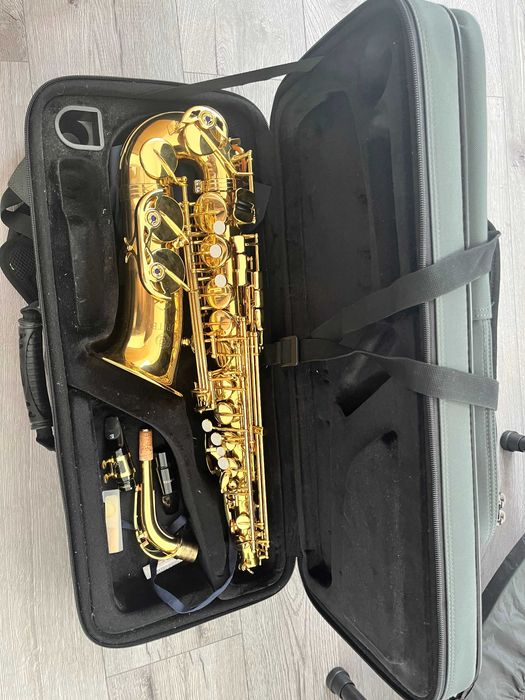 Vand Saxofon Jupiter JAS700 Alto (stare foarte buna, set complet)