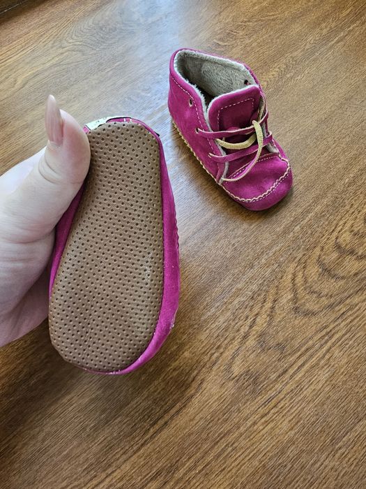 Обувь уги оригинал  для новорожденного