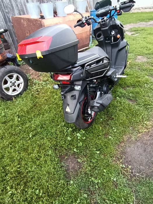 Продам скутер Танк 150 кубов стоит на учёте