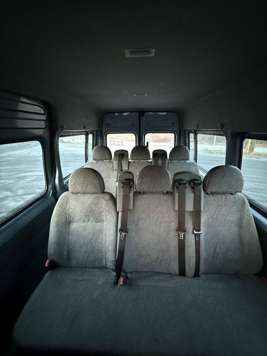Ford Transit Multivan 2001 – 8+1 locuri, spațios și fiabil