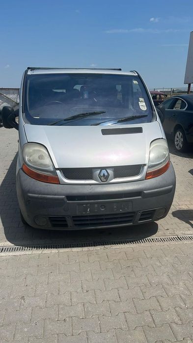 Dezmembram Renault Trafic 2.5 diesel din 2006