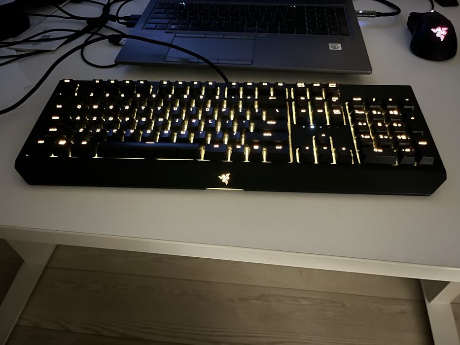 Tastatură mecanică Razer BlackWidow – defectă, iluminare funcțională