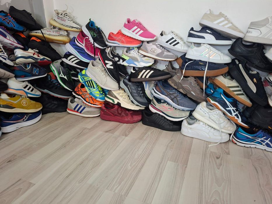 Vând 250 perechi adidași angro calitate extra, mai multe detalii la te