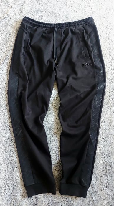 Hugo Boss , XL 36  размер , мъжко долнище ,нов модел ,оригинал