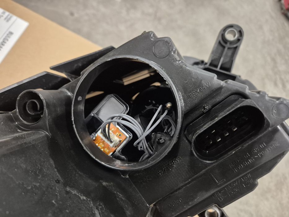 Оригинален фар пасат б7 ксенон