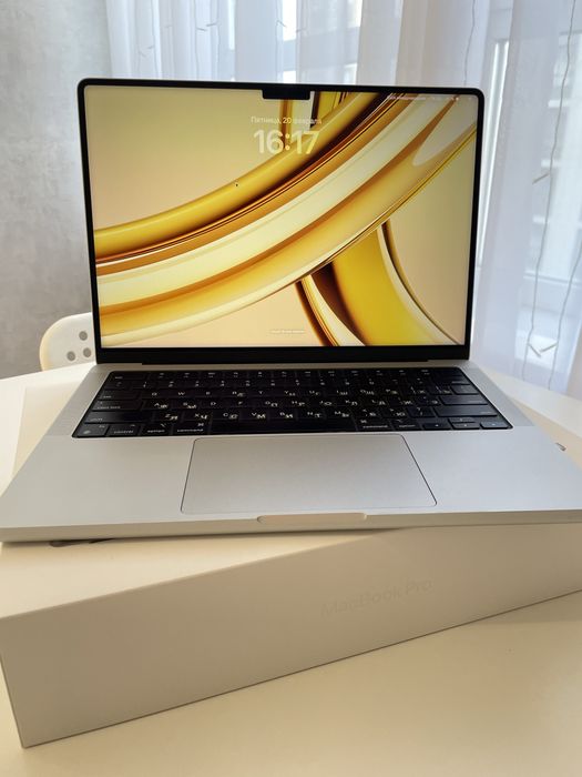 Продаю макбук macbook pro m3, 8Gb, 512 SSD