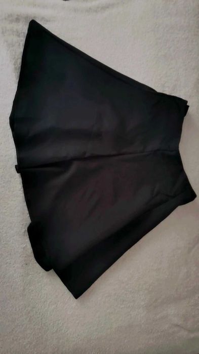 Комплект черна пола и черен топ