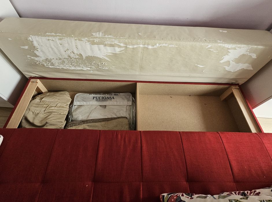 Canapea rosie 3 locuri