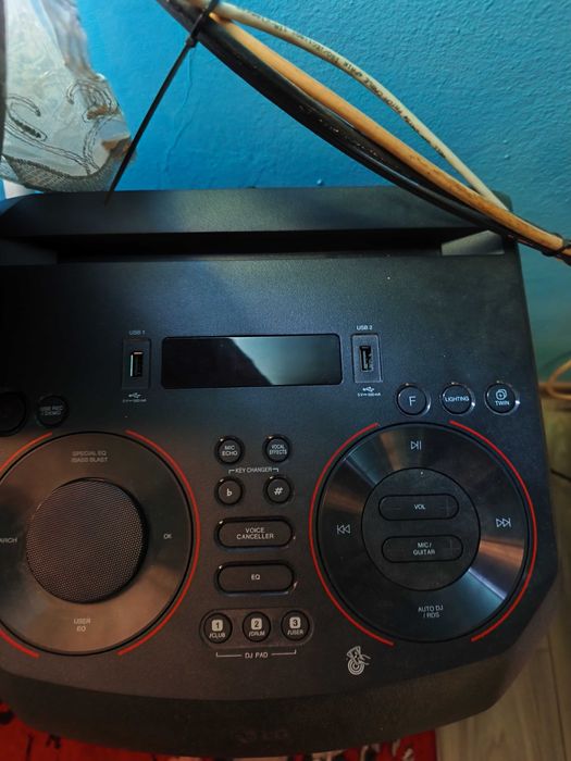 Sistem Audio LG XBOOM – Ca Nou! Bass Puternic, Lumini Party, Bluetooth