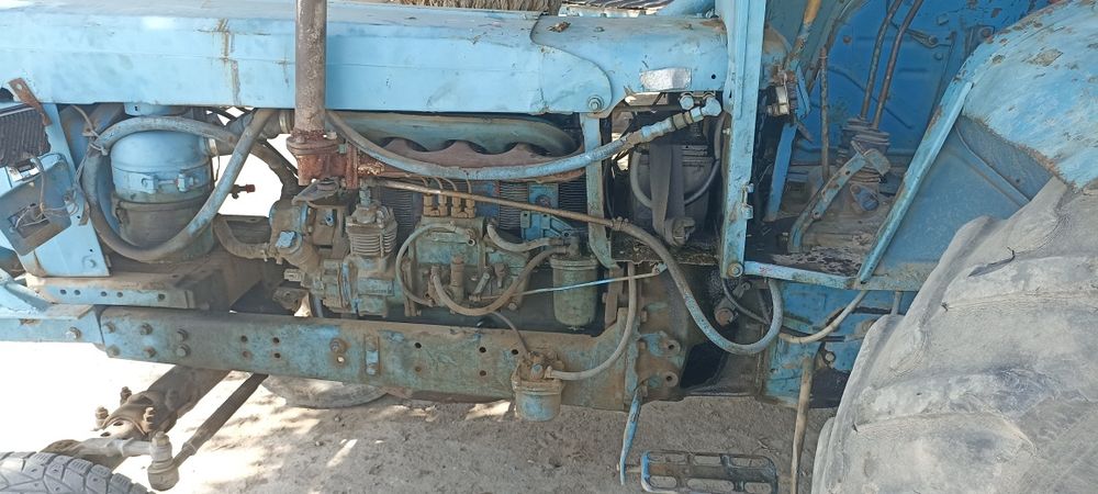 Ishga tayyor traktor
