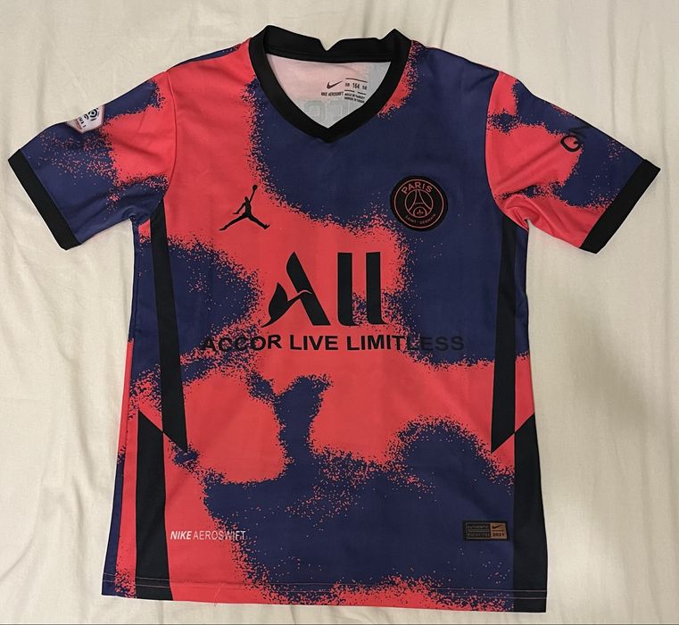 Детски футболни тениски на 4 различни отбора