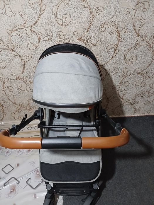 Детская коляска сотилади