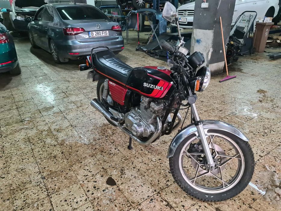 Motocicleta istorica Suzuki GS450 1981