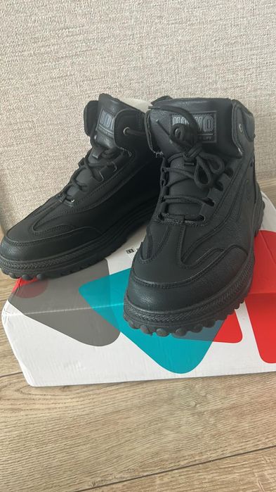 Продам новые зимние ботинки